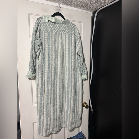 Zara eyelet tunic - Picture 2 of 3